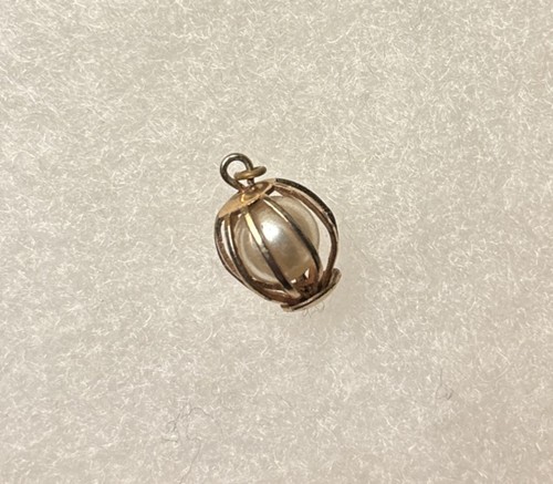 Ciondolo vintage tono oro con