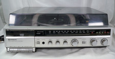 Registratore a cassette vintage Hitachi AM-FM con giradischi modello SDT-9341H