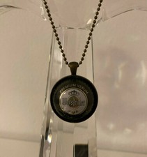 Collana fatta a mano con tappi