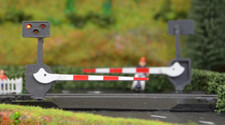 Train-Tech LC10 Level Crossing