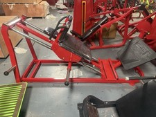 Hack Squat Machine Disponibile