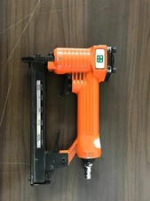 punzonatrice per ricambi stapler