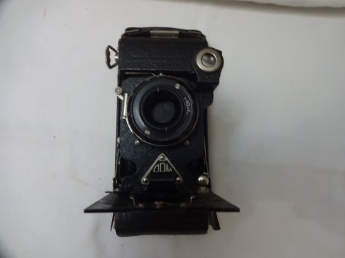 Antica macchina fotografica