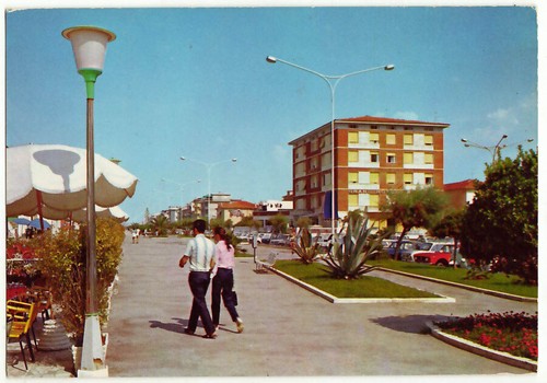 Lido camaiore lucca - -,