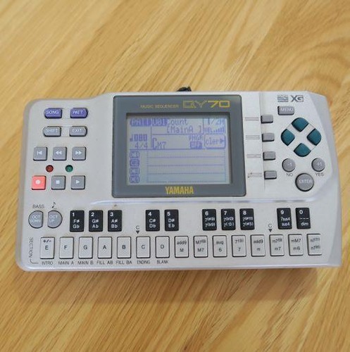 Yamaha qy70 midi music - yamaha, xg