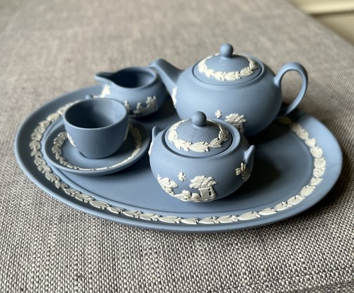 Wedgwood jasper ware set - jasper,