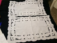 Coppia centri lino ricamato a