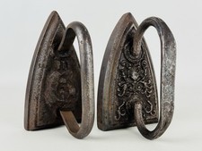 2 Antichi Ferri Da Stiro In Ghisa Del XIX Sec.