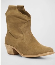 Stivali nuovi con etichette