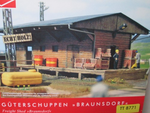 Busch 8771 capannone merci