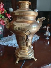 samovar placcato in oro con teiera, funzionamento elettrico.