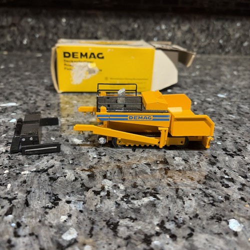 Demag df120 road paver - df120,
