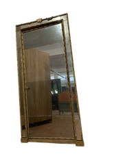 Antica porta laccata e dorata  del 700 ad un'anta con grande  specchio da terra