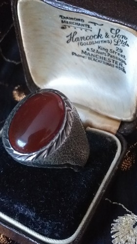 Antico anello con sigillo