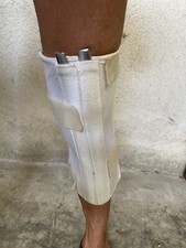 Tutore Ginocchio Ginocchiera Ortopedica Per Tenere Ferma La Gamba 