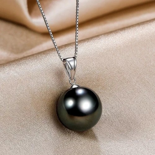 Collana classica con ciondolo