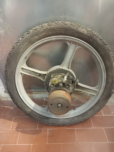 Piaggio ruota posteriore - si,