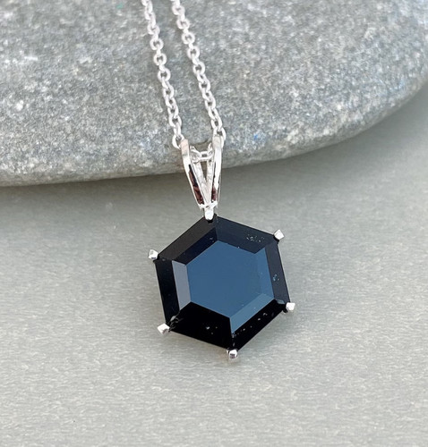 Collana con pietre preziose - , in