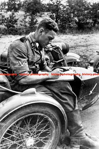 F016592 soldier sits - soldier, the