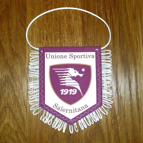 Salernitana fanion - -,