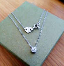 Collana con ciondolo fiore