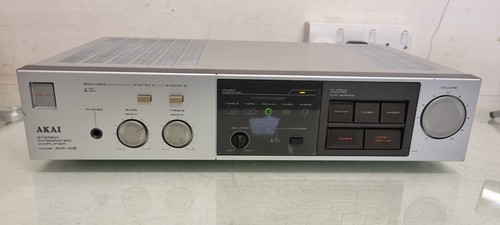 Akai amplificatore - -,