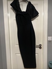 Bellissimo abito nero aderente