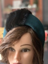 Très Beau Serre Tête