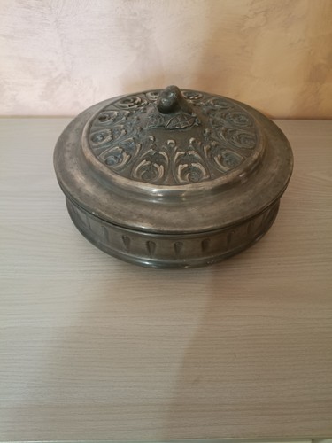 Vecchio centrotavola rotondo