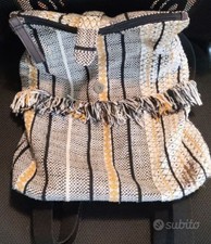 Zaino vintage etnico con frange bohémien fantasia geometrica bottone e zip