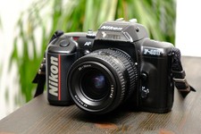 Nikon F-401x con obiettivo AF Nikkor 35-80 mm | SLR analogica con autofocus