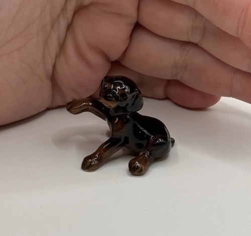 Rara statuina cane cucciolo