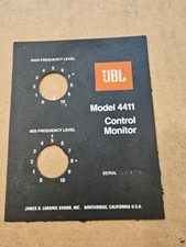 Distintivo crossover monitor