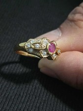 Anello in Oro 750 e pietre. Peso Grammi 4,30 Misura 17 con certificato