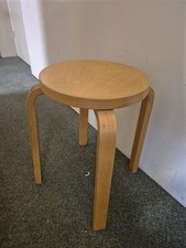 Sgabello in compensato stile