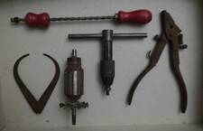 Lotto vecchi strumenti attrezzi lavoro: giramaschi compasso pinza stradaseghe