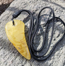 Ciondolo ambra bianca per uomo