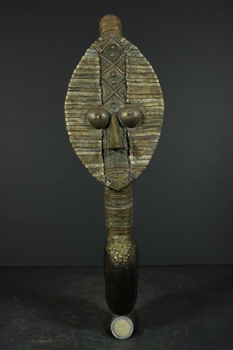 Statuina reliquiario africano