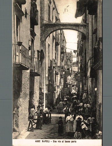 Napoli una via - , al