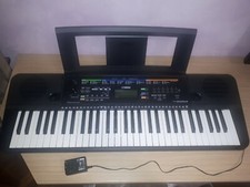 Tastiera Yamaha PSR-E253 completa di pedale Yamaha FC5 e custodia stefy