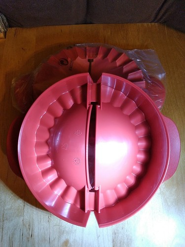 Tupperware hot pocket turnover - pocket,
