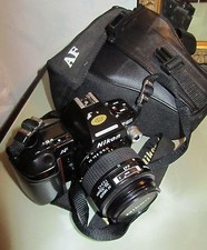 Macchina Fotografica Reflex Nikon AF F-801 con Nikkor 35-70 tappo e custodia