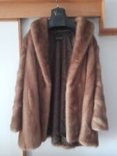 pelliccia di visone miele, in condizioni ottimali con il pelo lucido e morbido 