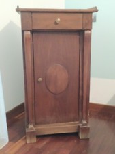 Comodino d'epoca in legno