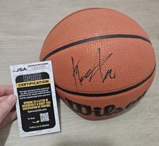 Pallacanestro autografata