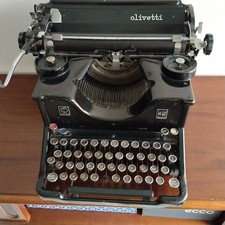 macchina da scrivere olivetti