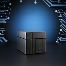 Qsan CubeNAS XN5004T // NAS 4