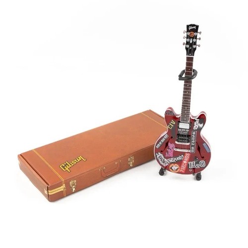 Tom delonge mini - tom,