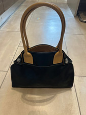 Borsa a tracolla nera in pelle per donna, in buone condizioni