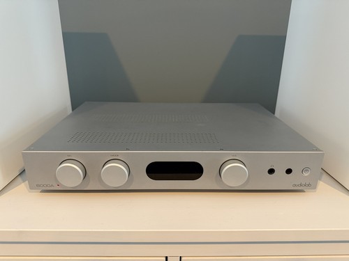 Amplificatore stereo integrato